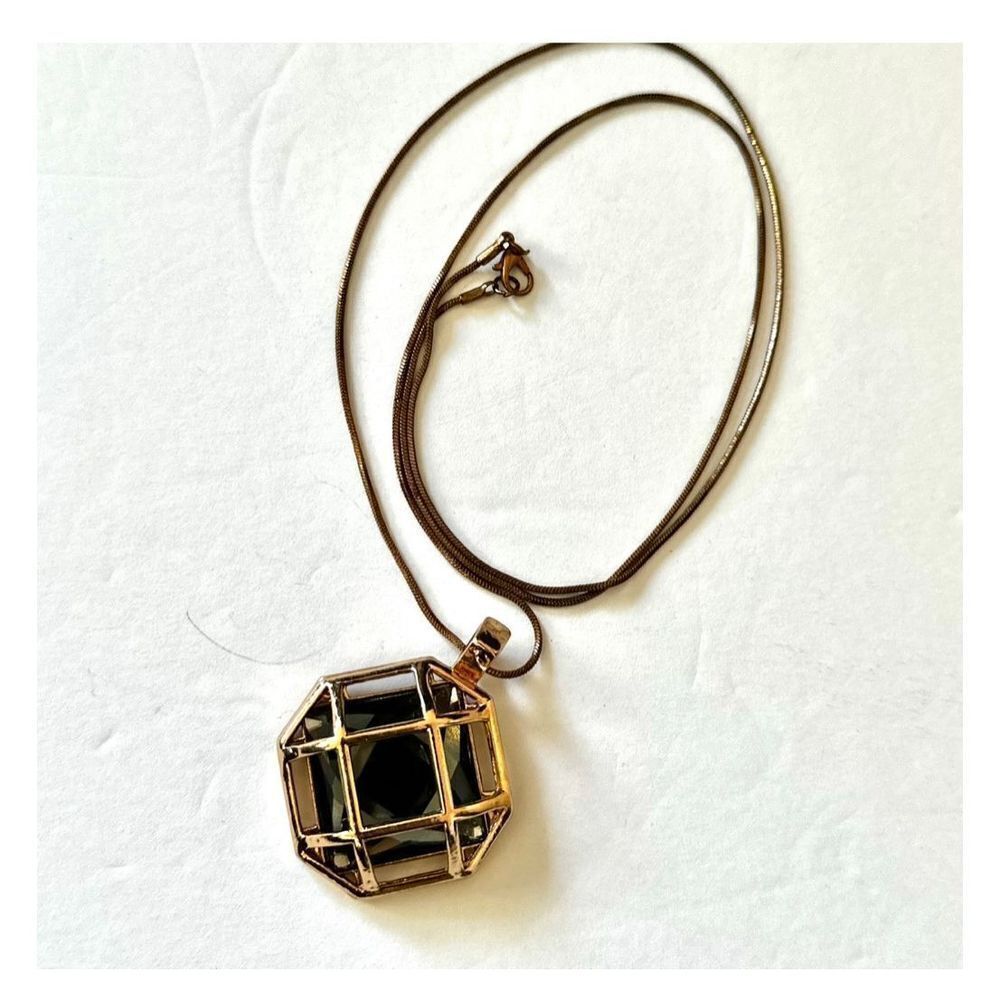 Gold tone pendant necklace with crystal inside - Picture 11 of 11